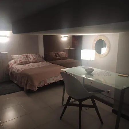 Apartamento Para 5 En Recién Reformado Y Amueblado Apartamento